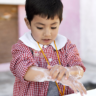 Child washing hands (photo)
