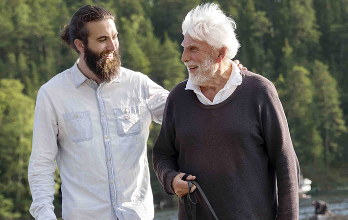 Younger and older man (photo)