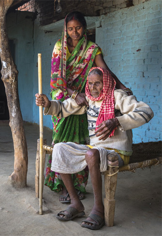 Woman helping older woman (photo)
