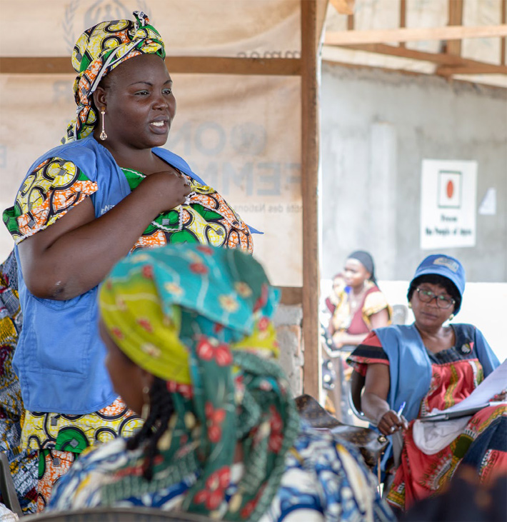 Woman speaking (photo)