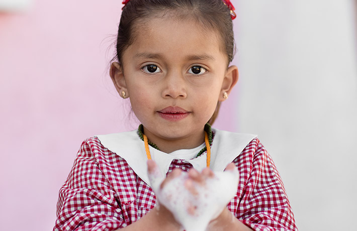 Little girl with soapy hands (photo)