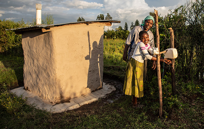 Breaking Barriers to Well-being &ndash; mother and daughter (photo)